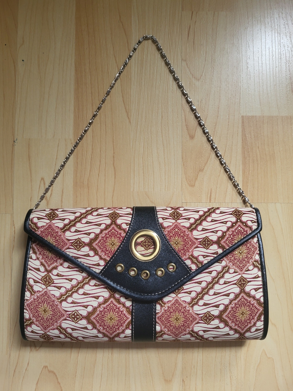 Boho Chain-Handle Shoulder Purse - White/Burgundy/Red With Black Leather Accents